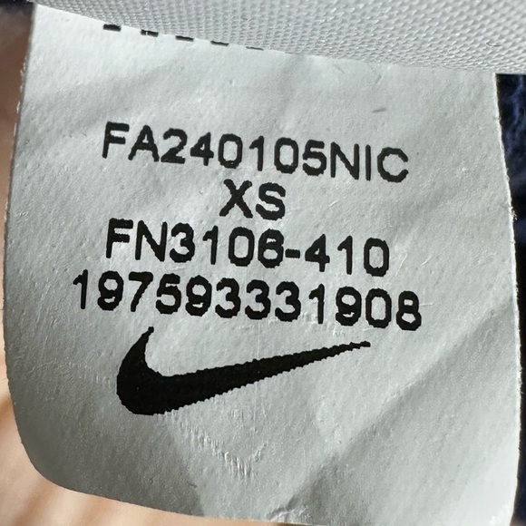 Nike Club Fleece
Men's Striped Heavyweight French Terry Crew - XS - Picture 6 of 6